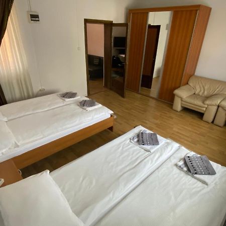 Permissive Villa Cluj-Napoca Esterno foto