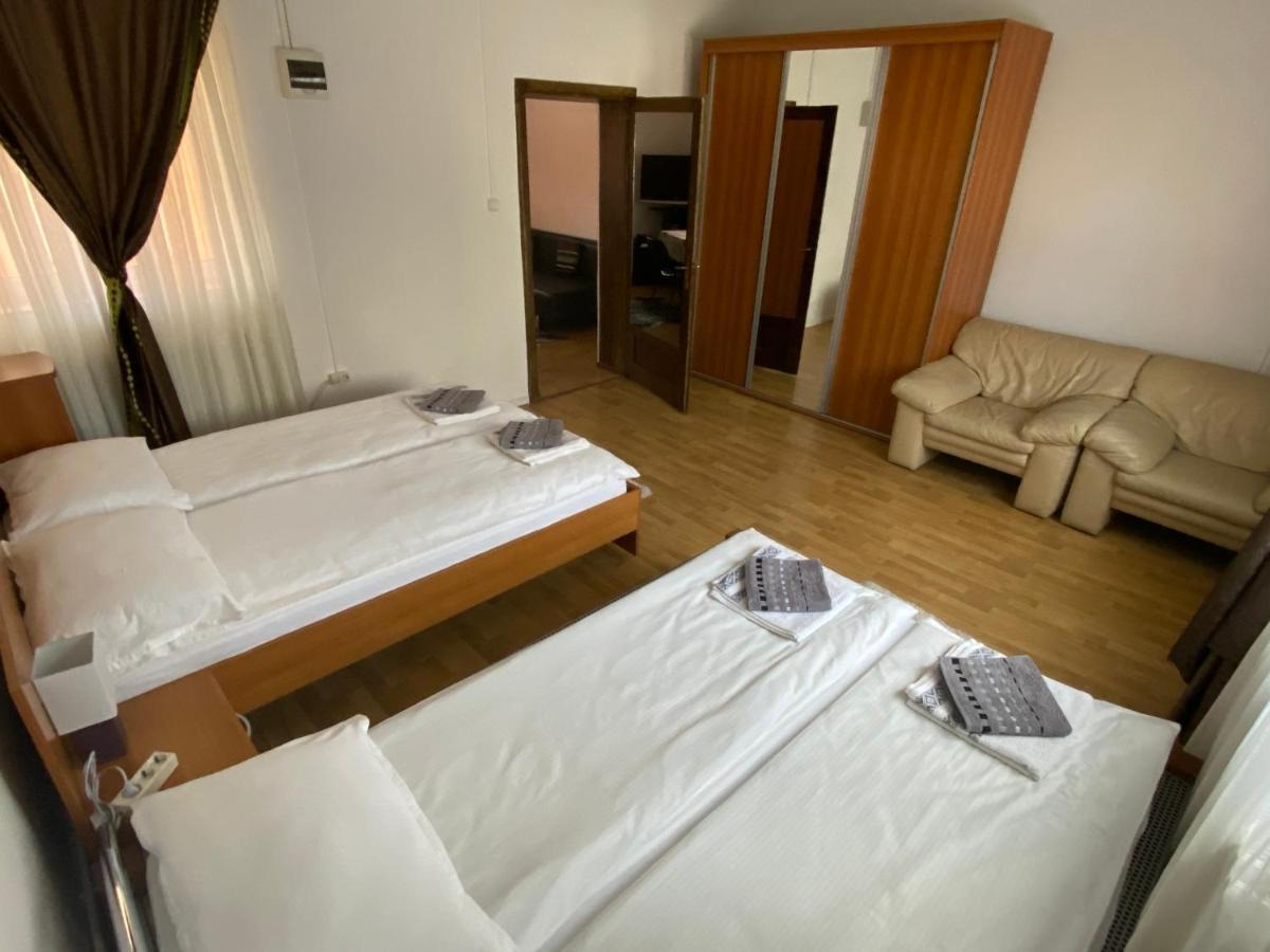 Permissive Villa Cluj-Napoca Esterno foto
